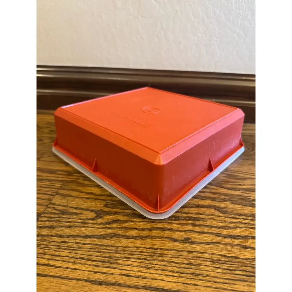 Tupperware Paprika Red Square Snack Keeper 9 x 9